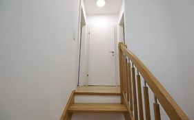 Charming Flat&Balcony near CentralStation Apt15